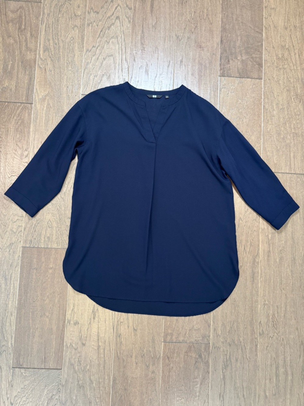 Uniqlo Navy V-Neck 3/4 Sleeve Tunic Blouse